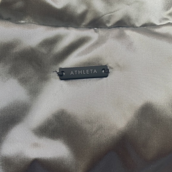 Athleta Women's Responsible Goose Down Flash Bomber Puffer Size:Medium - Picture 7 of 11